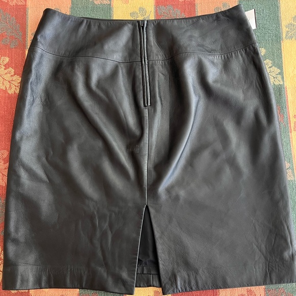 Leather pencil skirt ✏️ - Picture 2 of 5
